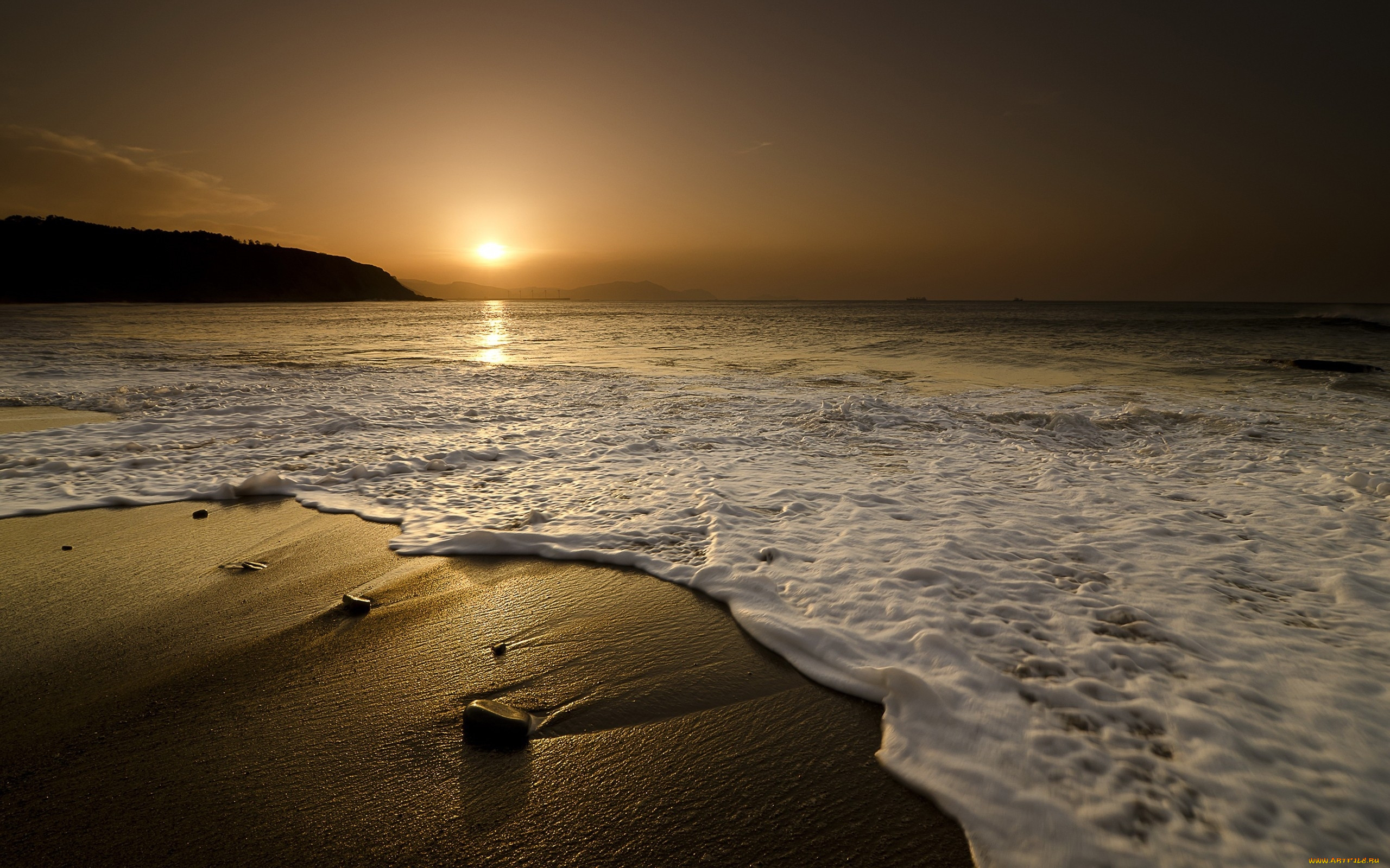Спокойное фото. Вечерний пляж. Закат на море. Пляж закат. Берег моря.
